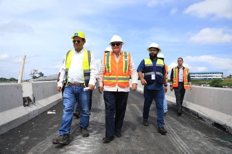 美洲大桥允许轻型车辆和小型巴士通行