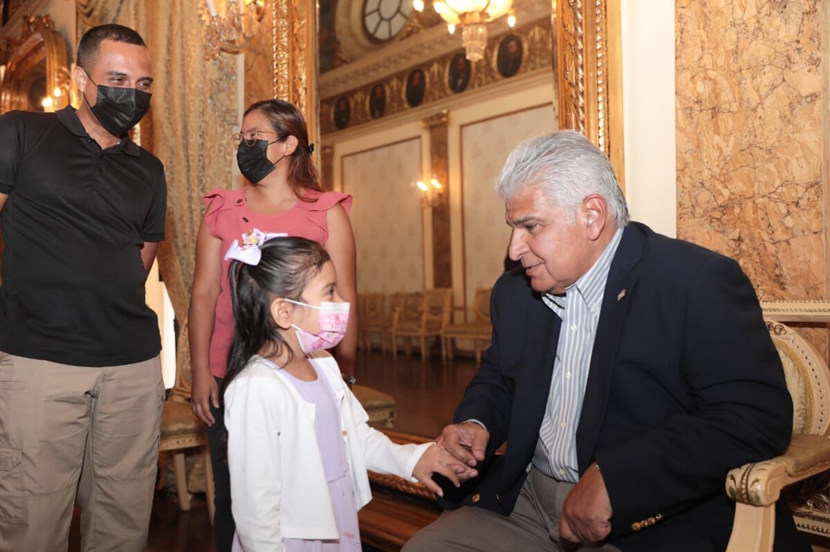 Six-year-old Panamanian girl becomes first patient of new children's hospital