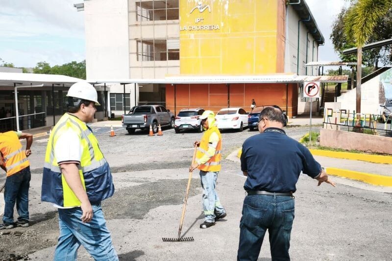 MOP Conducts Paving Operation at La Chorrera Professional and Technical Institute