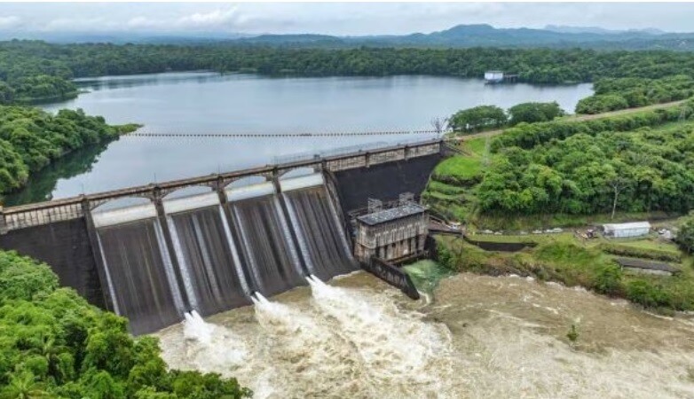 Panama Canal closes Gamboa dock for cleaning operations