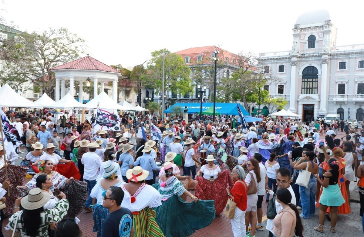 Panama City Mayor's Office Launches Pedestrian Zone in Historic Center