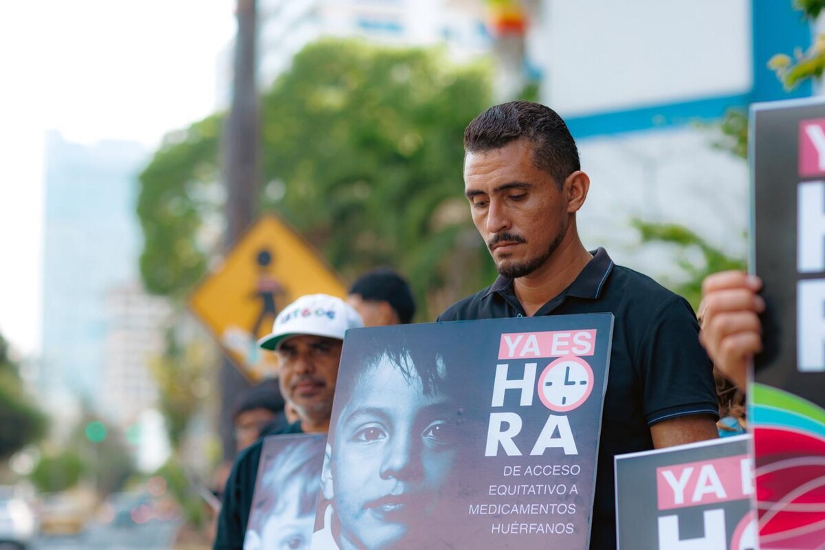 Vigilia in Panama Demands Action for Rare Disease Patients