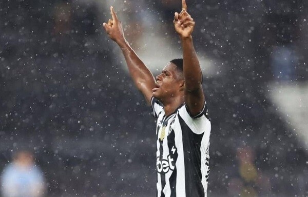 Botafogo's Kadir Barría called up to Panama national team