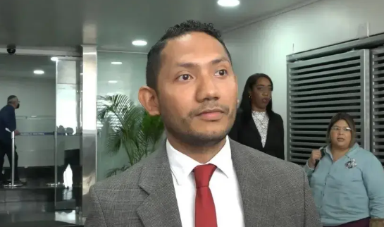 Бывший директор Ifarhu останется под стражей из-за расследования незаконного обогащения