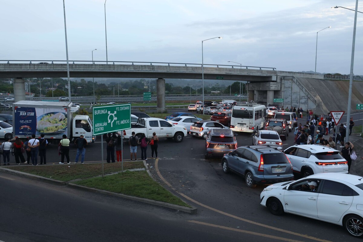 美洲大桥火灾引发巴拿马交通危机