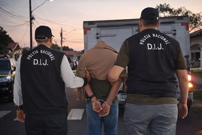 巴拿马陪审团裁定男子谋杀和抢劫教师罪名成立