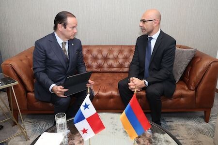 Panama's Foreign Minister holds meetings with ambassadors in Mexico