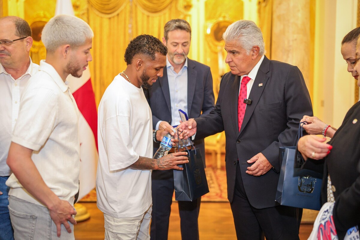 Panama President Welcomes National Team to World Cup