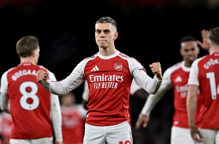 Arsenal Devours Aston Villa in Leader's Display