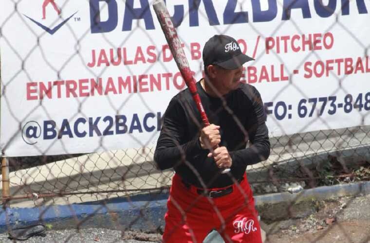 60+ Softball League Kicks Off in Panama