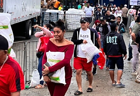 Christmas Fairs in Panama Crack Down on Queue Scalpers