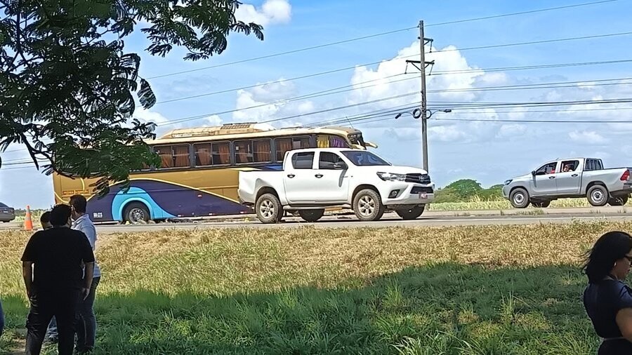 纳塔多车相撞事故致12人受伤