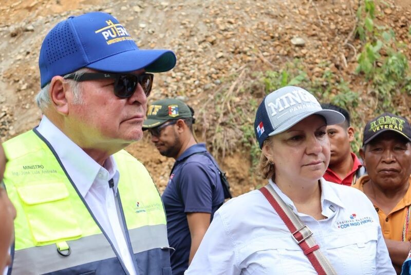 巴拿马部长视察编织桥建设