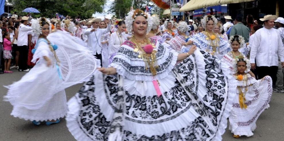 Parade of a Thousand Polleras in Las Tablas