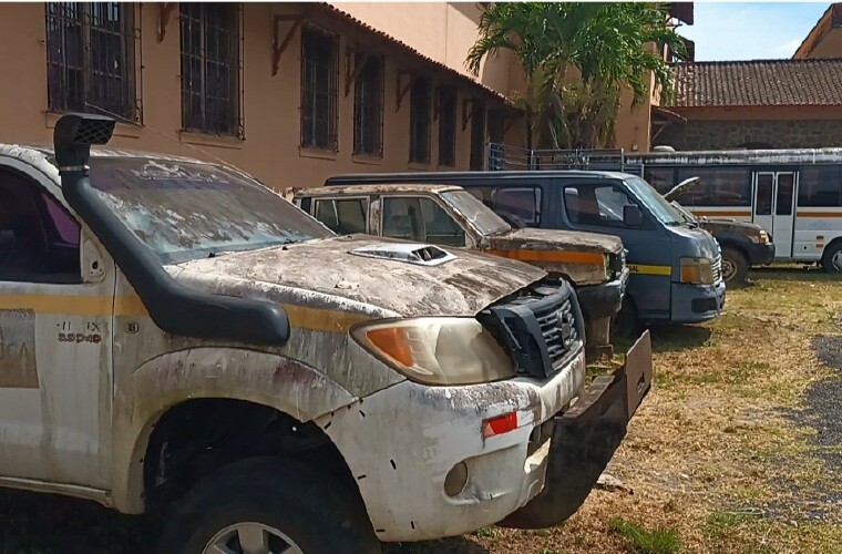 Panama School Director Demands Removal of Abandoned Vehicles Over Health Risk