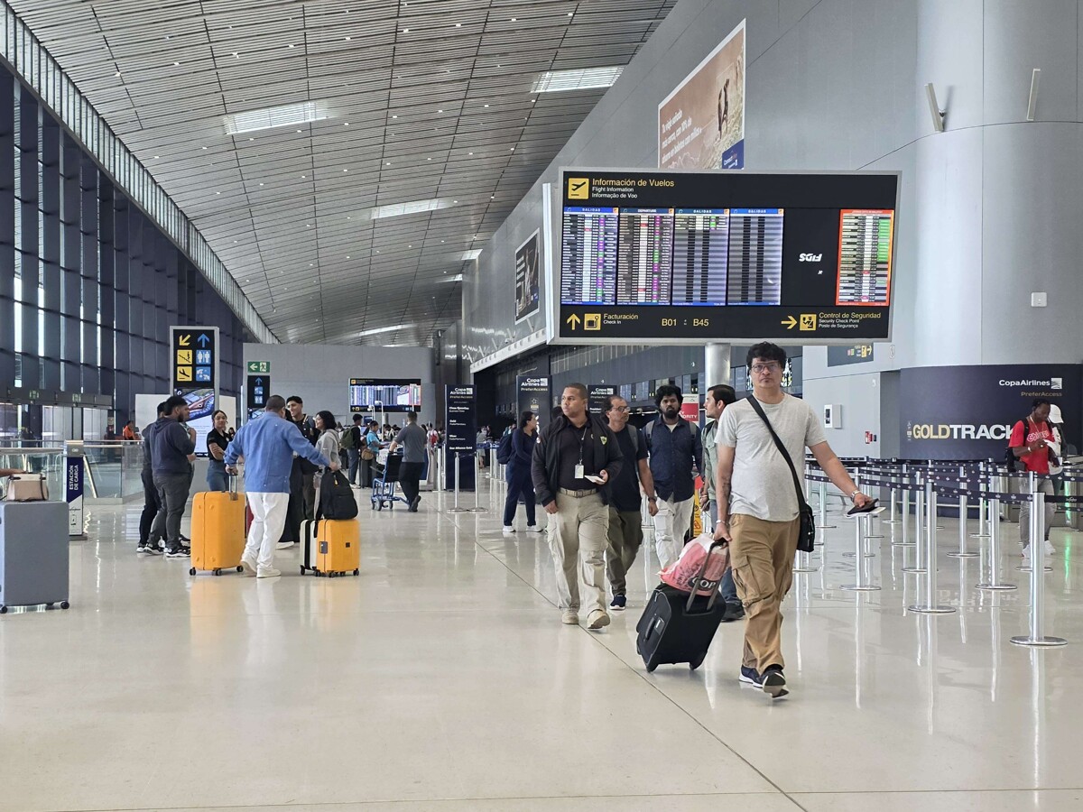 巴拿马机场过境费：关于提高费用的争议