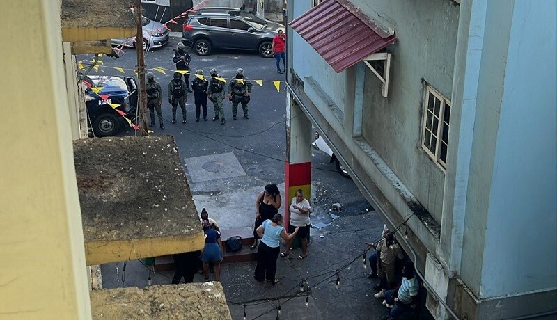 Police Confrontation and Missing Weapon in Colón During Carnival