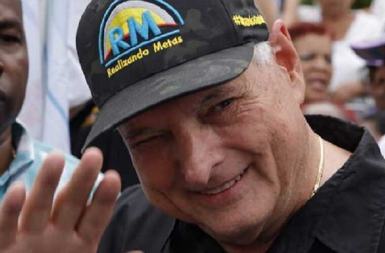 Martinelli proposes law to punish for halting public works in Panama
