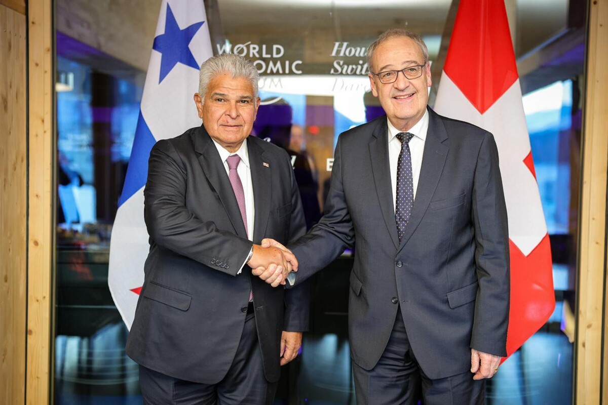 瑞士和新加坡在世界经济论坛上加强与巴拿马的经济联系