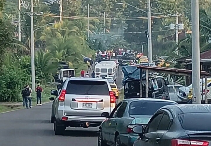 Panamanian residents close road due to water shortage