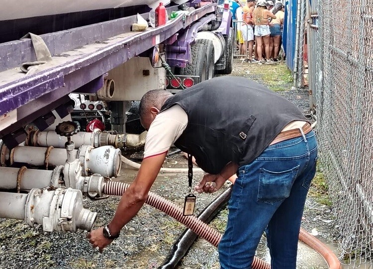 Санитарная инспекция в последний день карнавала в Гатунсильо Норте