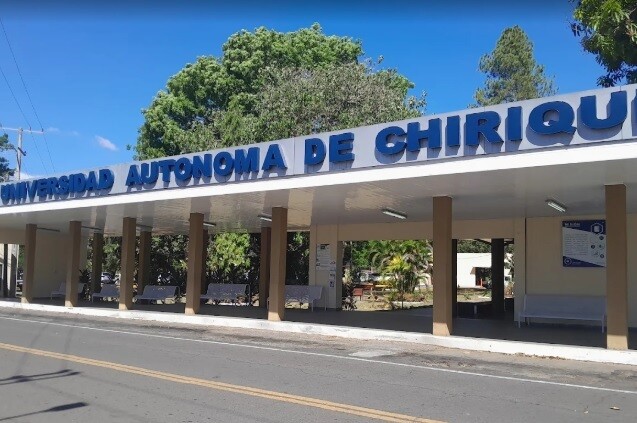 Декана медицинского факультета отстранили от должности по обвинению в хищении