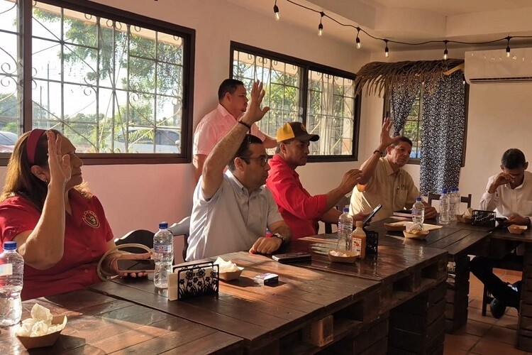 Azuero Mayors Can't Take Anymore with the Garbage Problem and Ask for Help