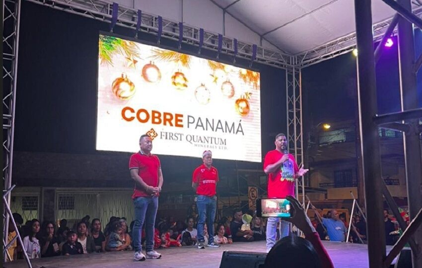Мэрия Пенономе и Cobre Panamá зажгли рождественские огни