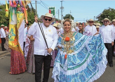 Banistmo Participates in the Parade of a Thousand Polleras in Las Tablas