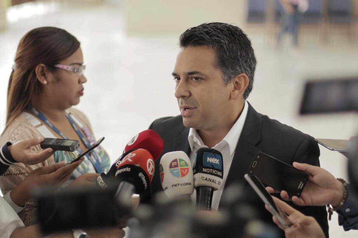 Lombana defends Panama's sovereignty against US agreement