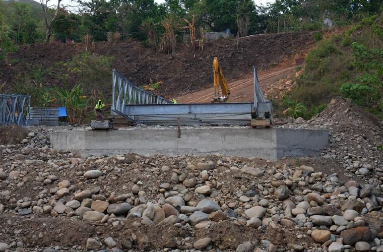 Bridge Construction Improves School Access in Panama