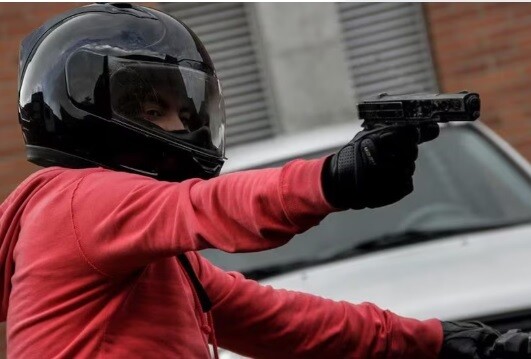 Gunman on motorcycle injures windshield cleaner in Panama