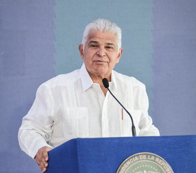 Президент Панамы подписал закон о чеканке памятных монет