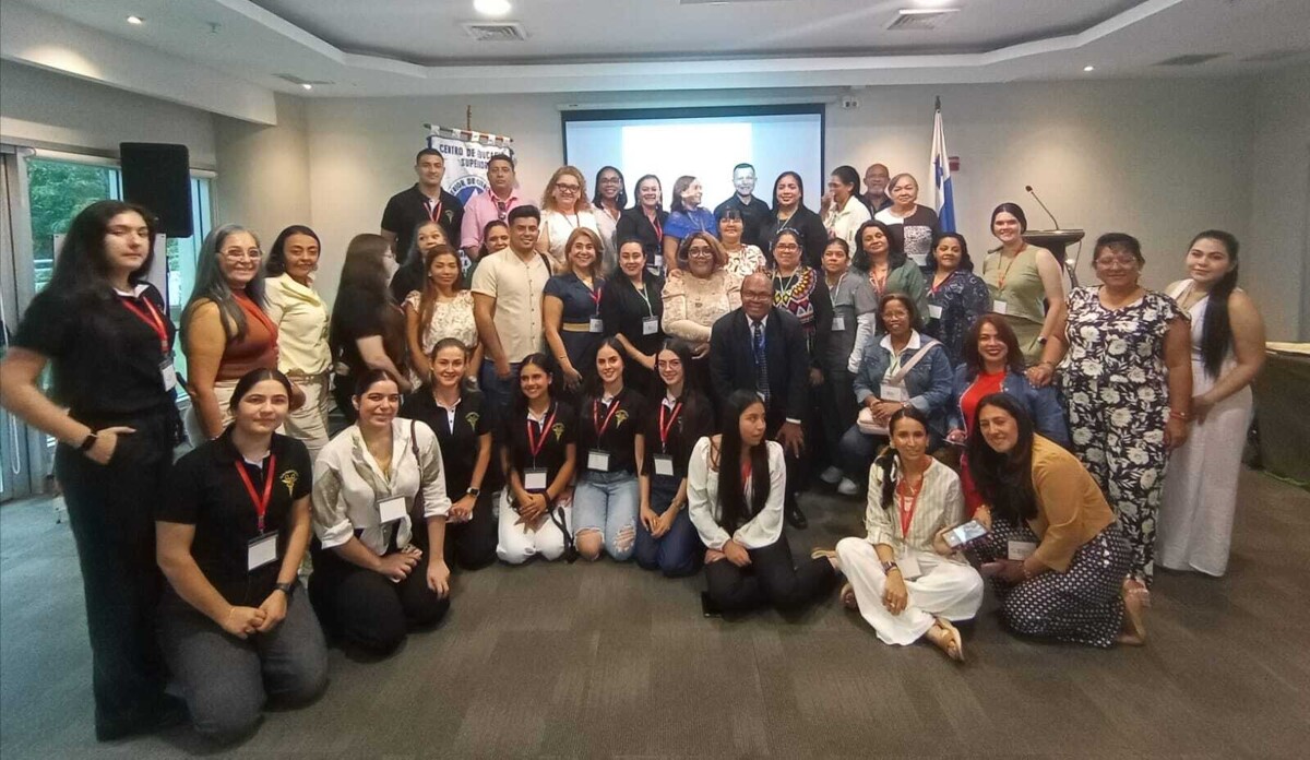 Panamanian Surgical Technicians Receive Support at International Congress for Law and Professionalization