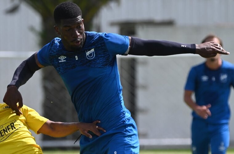 Panamanian Forward Azarías Londoño Extends Contract with Ecuadorian Club