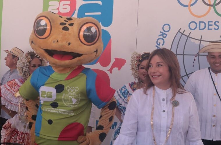 巴拿马点燃2026年南美运动会火炬