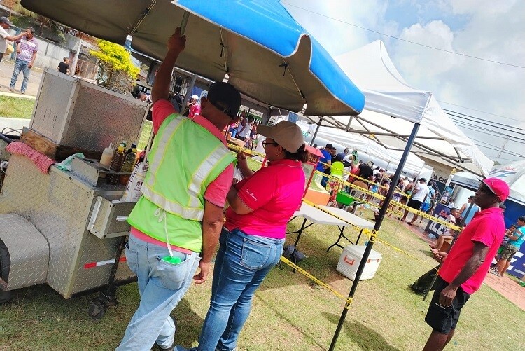 纳迪利斯·萨拉萨尔在帕伦克加冕为狂欢节女王