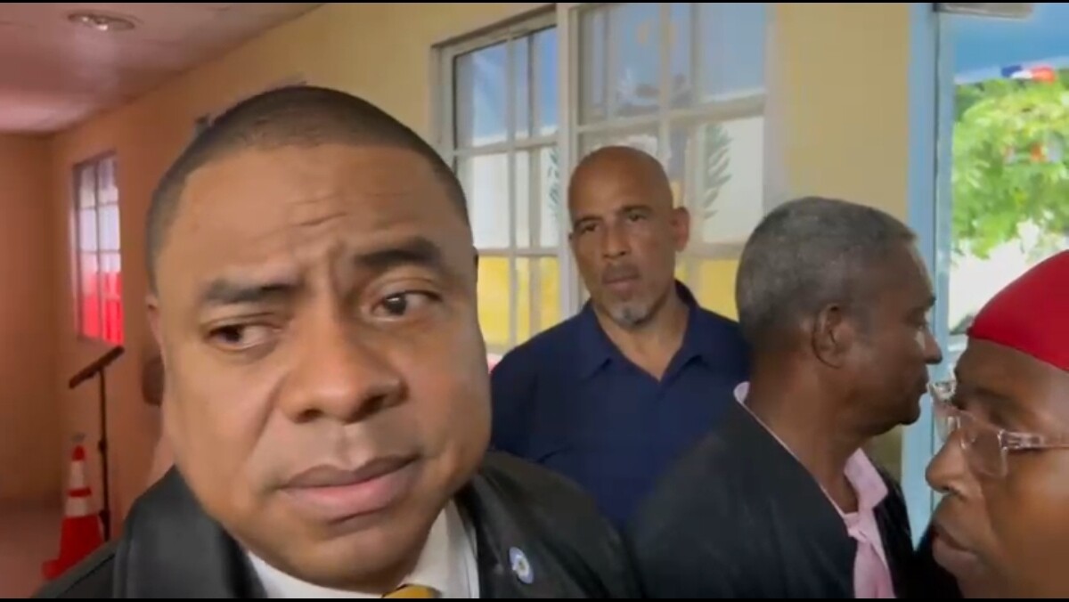 Council Eliminates Manager Positions in Colón's Mayor's Office