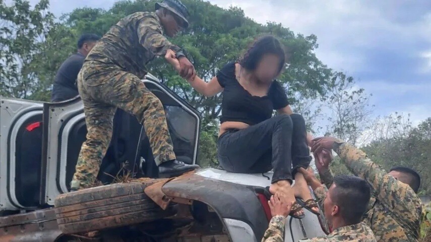 8人车辆在奇里基泛美公路上翻车