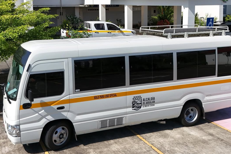 阿拉哈扬市警察在巴士盗窃案中受伤