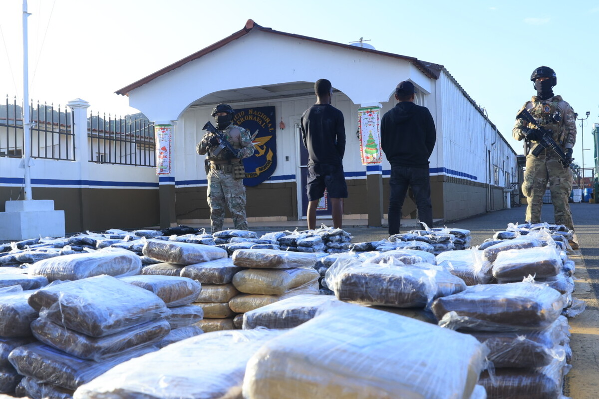 Panama: Seizure of over 900 drug packages by Aeronaval