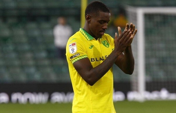 Panamanian Defender Córdoba Returns to Action in English Championship