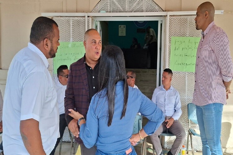 Colón Council Members Demand Back Payments and Protest at Municipal Treasury