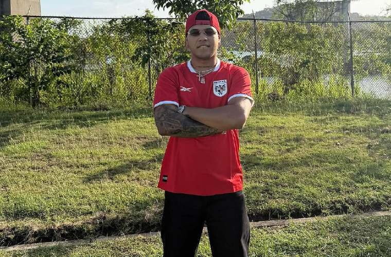 Boza和Don Pablo Mures在巴拿马圣安娜街区拍摄音乐视频