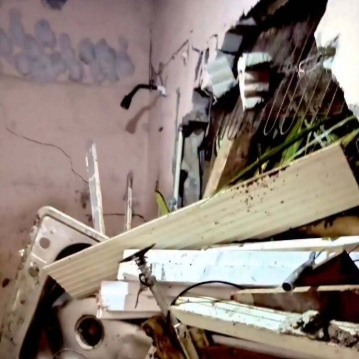 Оползень затронул три дома в Ла Вербене