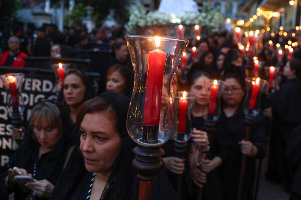 Casco Antiguo: Tradition and Tourism during Holy Week