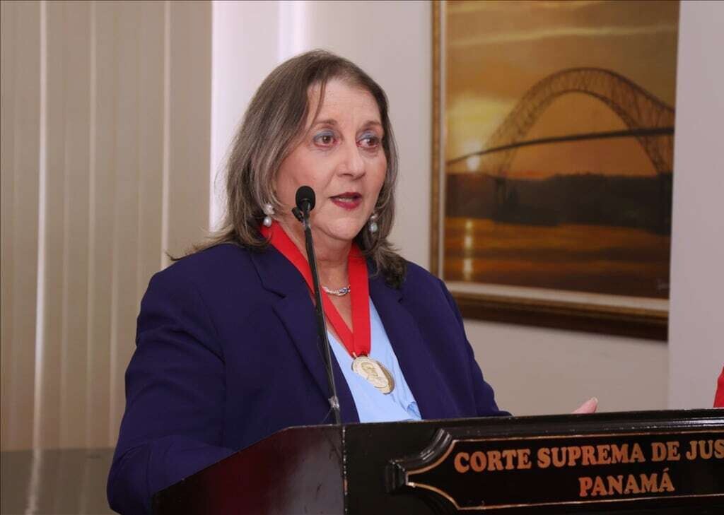 巴拿马党支持安吉拉·鲁索担任人民监察员