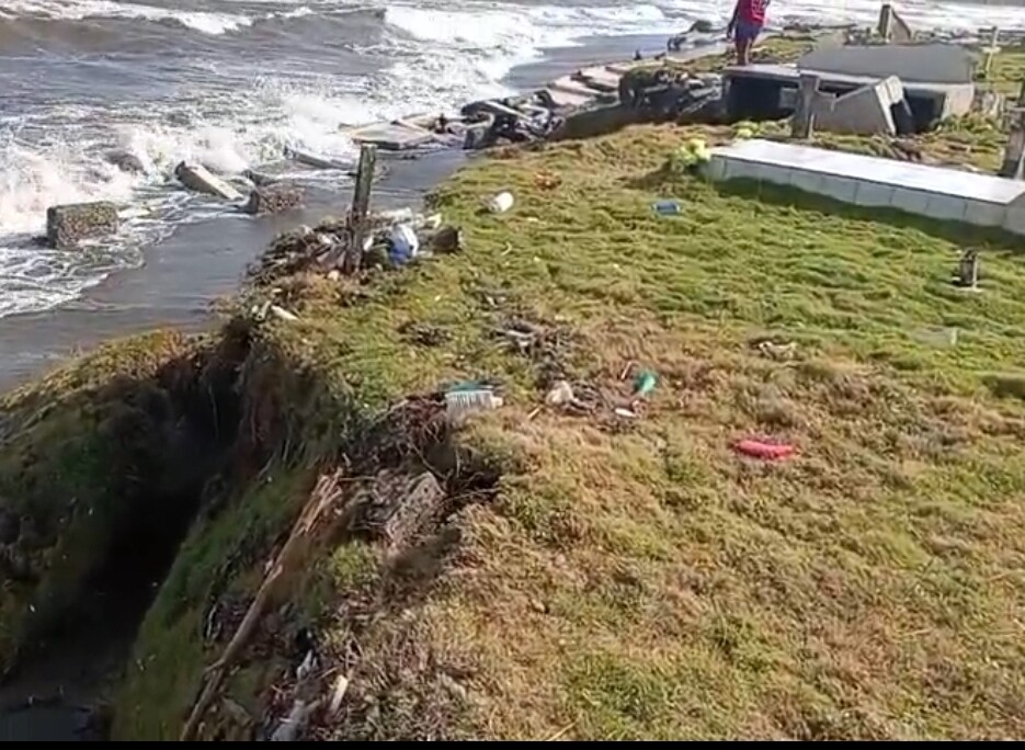 Sea Invades Cemetery in Panama