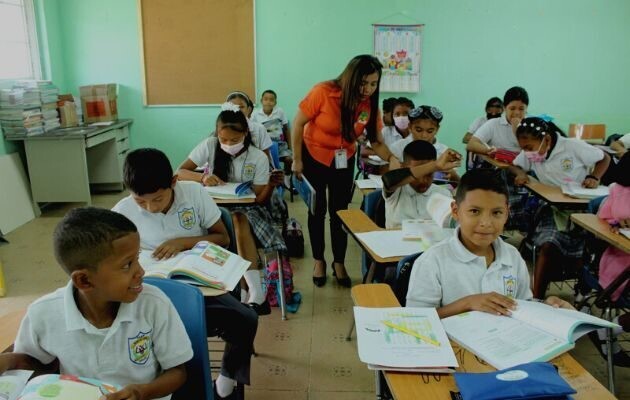 795 Teachers in Panama Resign Due to Retirement