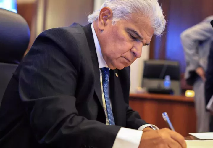 Panama President Signed Law on Legal Profession Despite Controversy